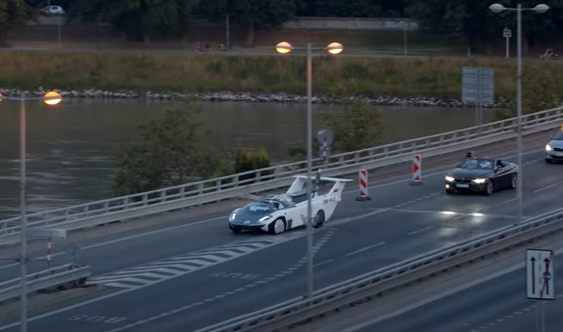 Flugauto AirCar проводит необычные междугородние испытания