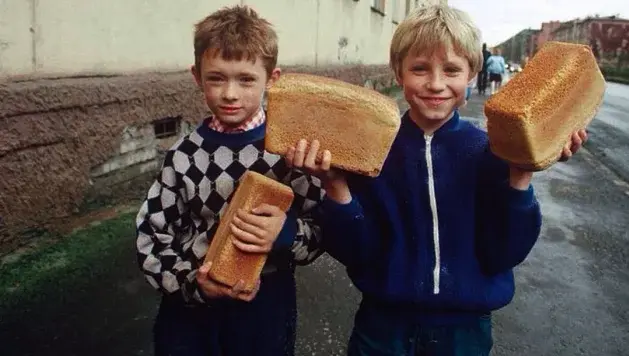 СССР: никакой санитарии, город пил с одного стакана, продукты продавались не упакованными, но все были здоровыми, не было эпидемий. Почему так?