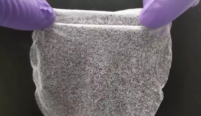 Гель извлекает питьевую воду из сухого пустынного воздуха.