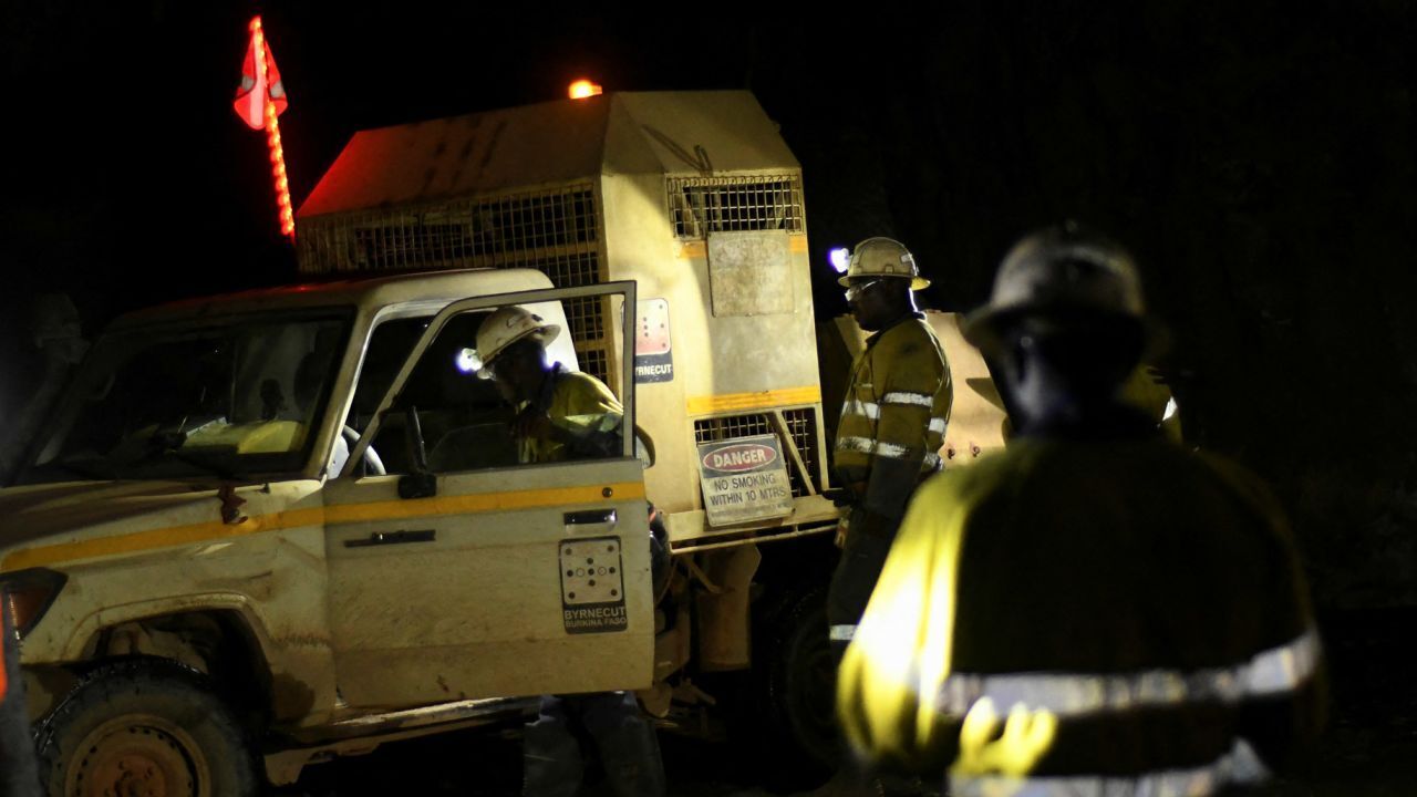 В Буркина-Фасо вооруженные люди похитили 50 женщин и девочек в поисках еды