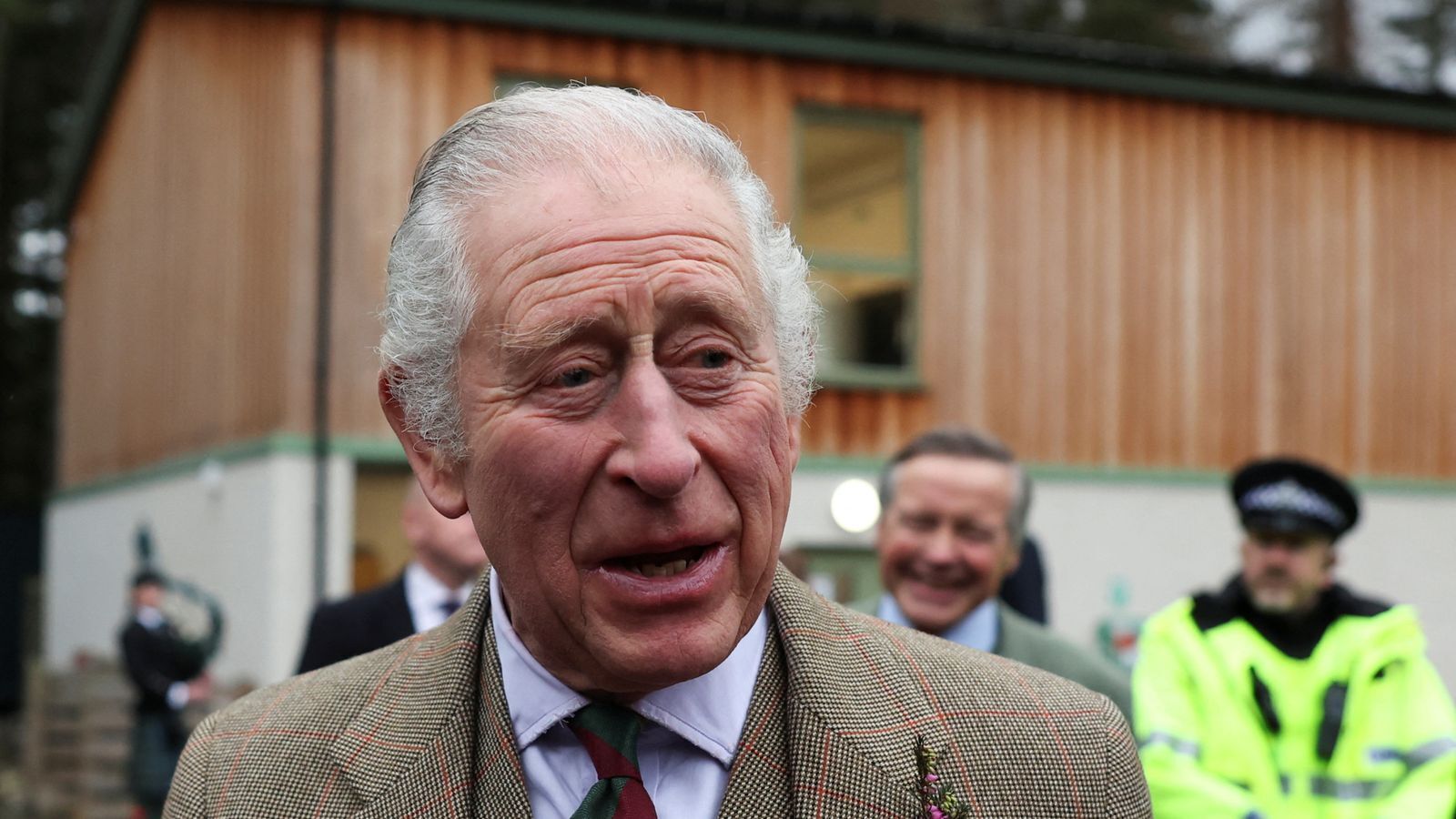 Король Чарльз просит, чтобы прибыль от сделки с ветряной электростанцией на 1 миллиард фунтов стерлингов пошла на «общественное благо», а не на семью