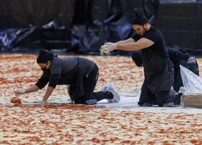 Pizza Hut Предпринимает Попытку Установить Рекорд Мира Для Самой Большой Пиццы