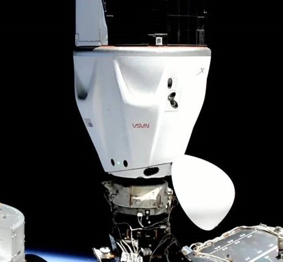 Dragon стоит наготове в качестве аварийного космического корабля