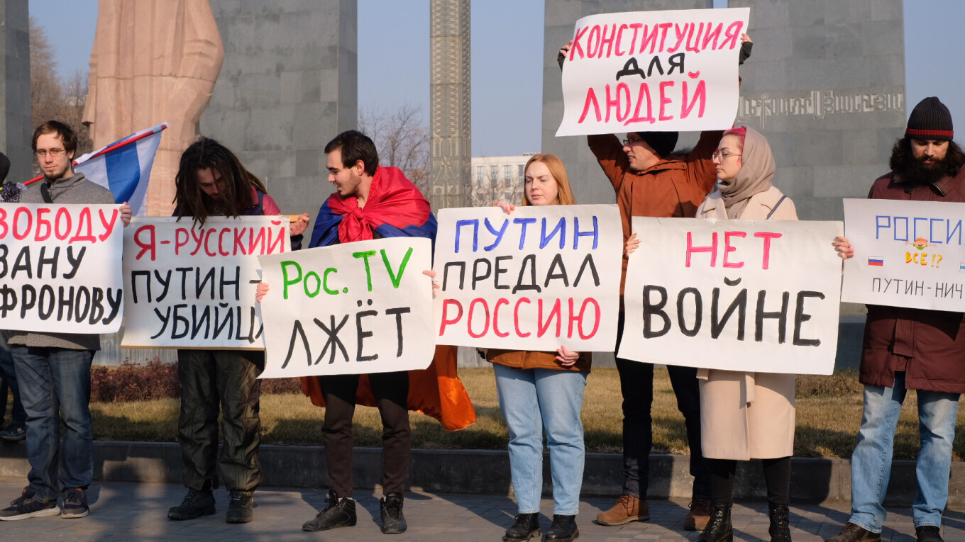 Митинги российских эмигрантов по всему миру в поддержку заключенного Навального