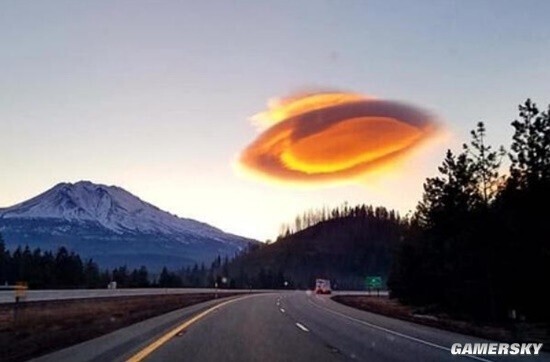 НЛО в Турции? Или шикарные дисковые облака?