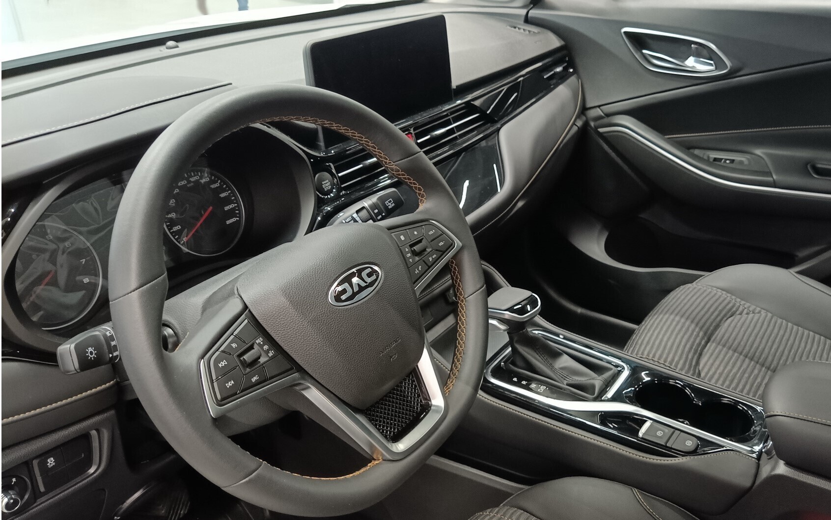 "Я вожу, он шуршит." Тест-драйв автомобиля, продающегося под названием "Москвич 3".