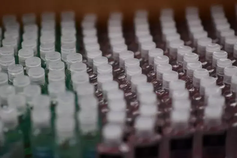 FDA перечисляет 378 дезинфицирующих средств для рук, которые нельзя использовать из-за вспышки COVID в Китае