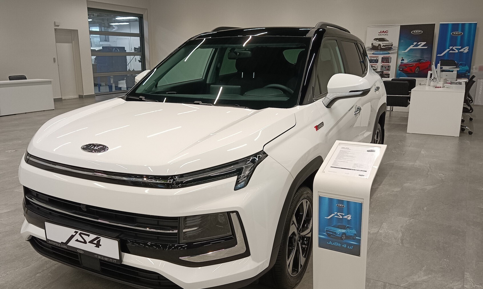 "Я вожу, он шуршит." Тест-драйв автомобиля, продающегося под названием "Москвич 3".