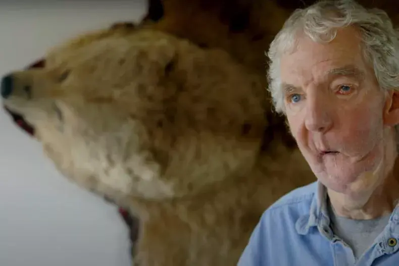 Мужчине, которому медведь оторвал лицо, пришлось выкапывать мусор из собственных дыхательных путей