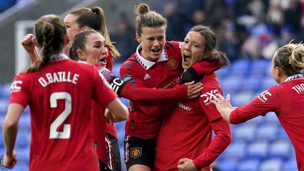 Вышедшая на замену Рэйчел Уильямс забила великолепный сольный гол, обыграв «Рединг» и выведя «Манчестер Юнайтед» на первое место в женской суперлиге.