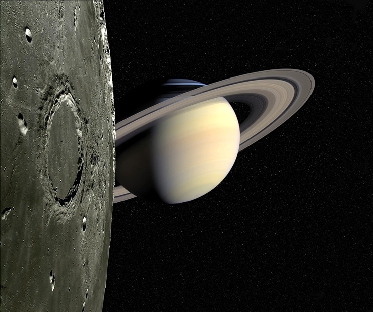 На заснеженной луне Сатурна, происходит что то странное, говорят ученые