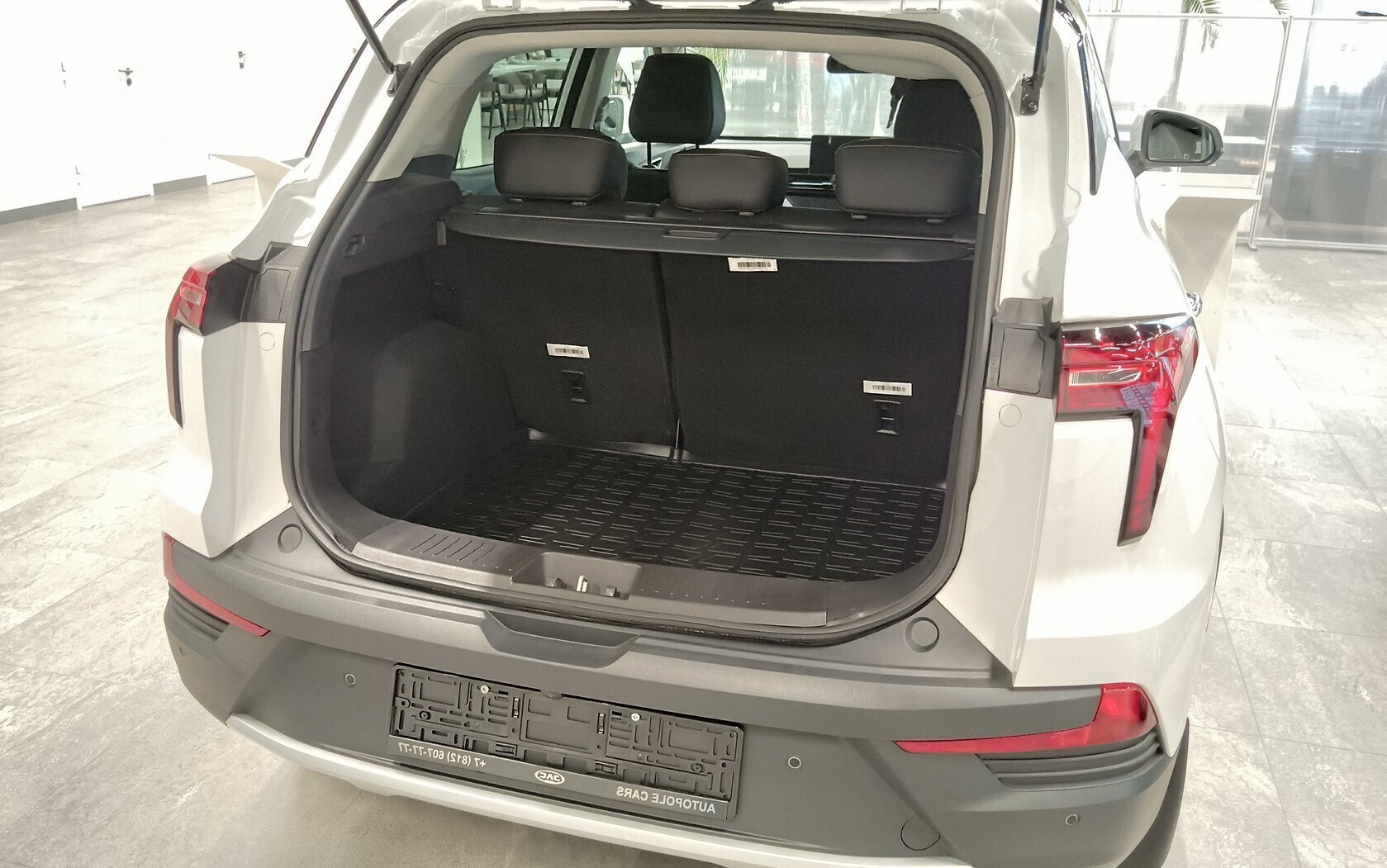 "Я вожу, он шуршит." Тест-драйв автомобиля, продающегося под названием "Москвич 3".