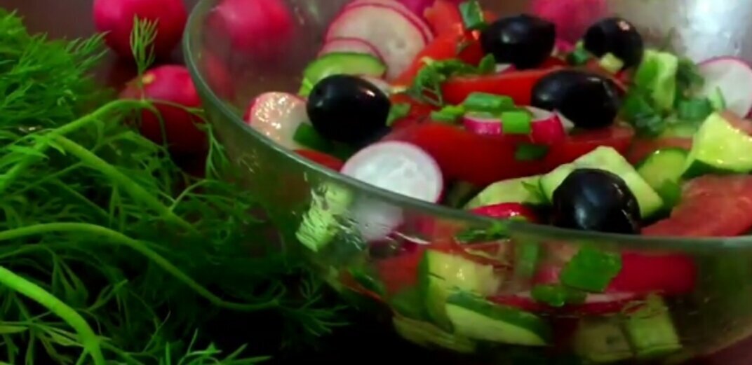 ЛЕГКИЙ ОЧЕНЬ ВКУСНЫЙ САЛАТ С РЕДИСКОЙ Готовлю уже три дня и не надоедает!