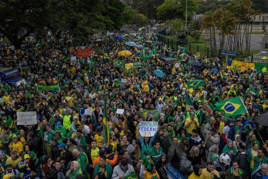 Он - бразильский защитник демократии. Действительно ли он полезен для демократии?