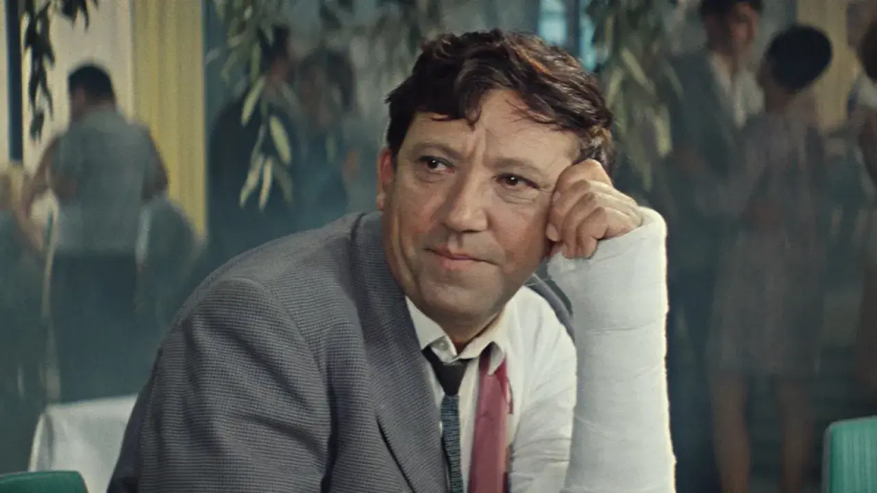 "Поскользнулся, упал, закрытый перелом, очнулся – гипс!" Сколько можно взыскать с мэрии за перелом, полученный на остановке. Случай из жизни.