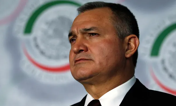 Экс-глава службы безопасности Мексики получил «миллионные взятки» от картеля Синалоа, слушает суд в США