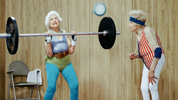 Умеренные занятия по поднятию тяжести у людей в преклонном возрасте тормозят старение