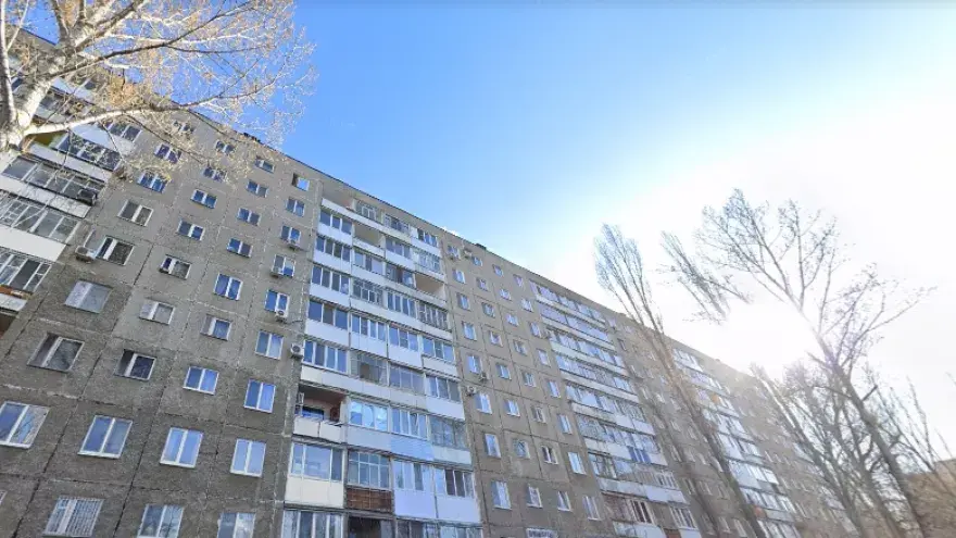 В сквере «Победа» мужчина погиб, упав с 7 этажа