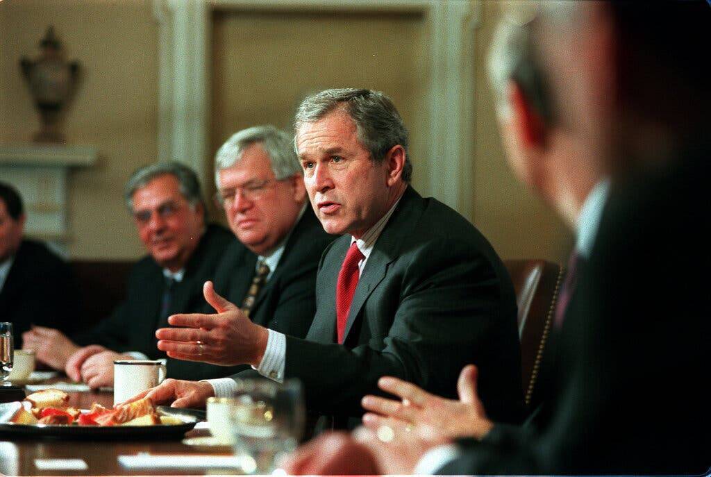 Как правительство США накопило долг в 31 триллион долларов