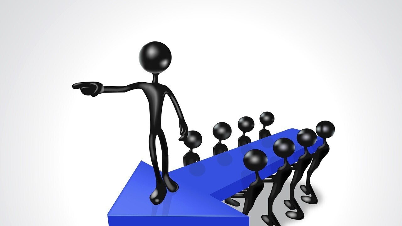 Нет, начальник не всегда умнее. А самки более способные.