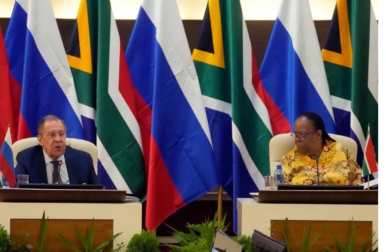 Лавров защищает военно-морские учения с ЮАР во время визита в Россию