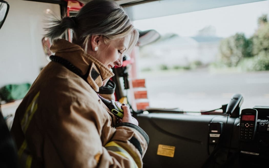 Отдавать и отдавать: Две женщины-пожарные-добровольцы о жизни в бригаде