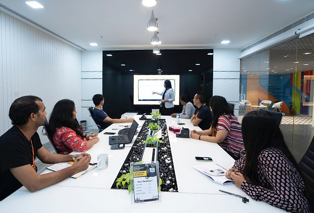 Миллионы людей мечтают о четырехдневных выходных. Как стать счастливее и зарабатывать больше?