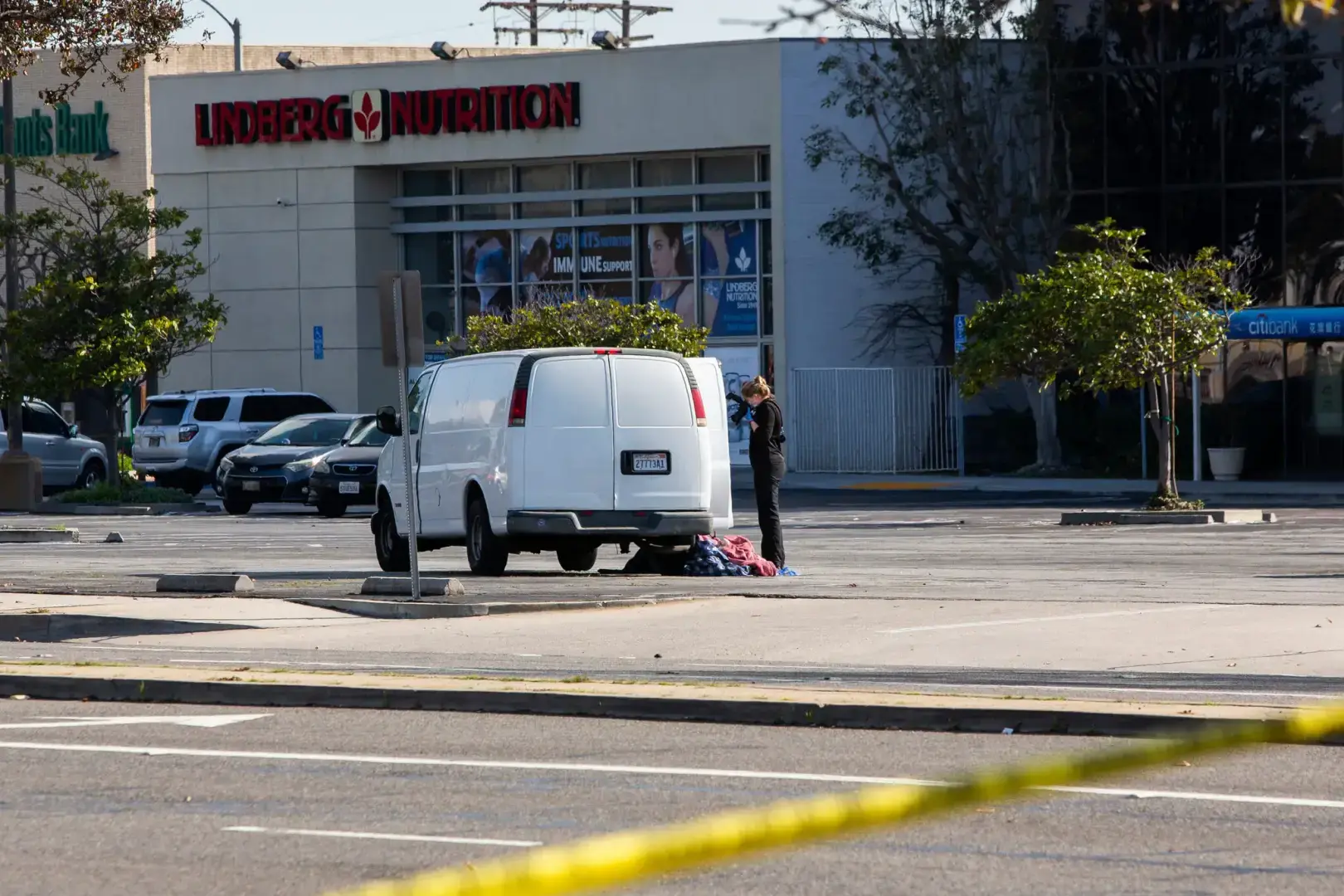 Cледователи ищут мотив смертельной стрельбы в Калифорнии