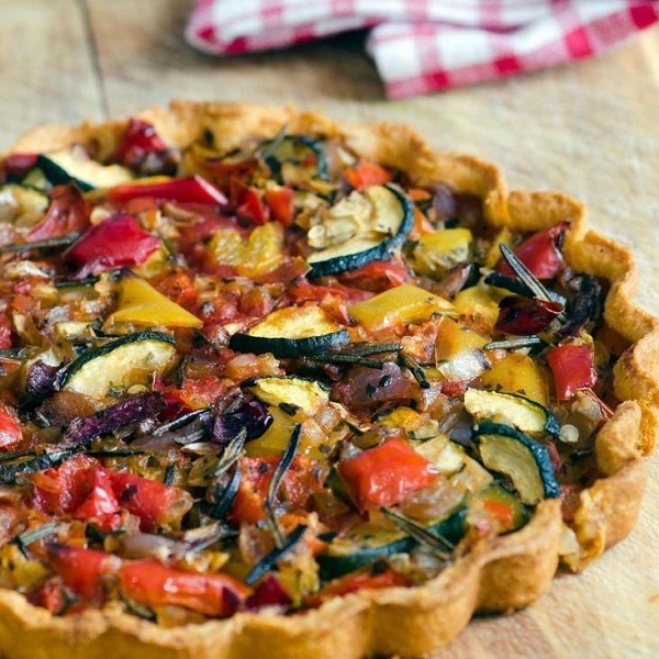 Ещё один необычный праздник и рецепт рыбного тарта.