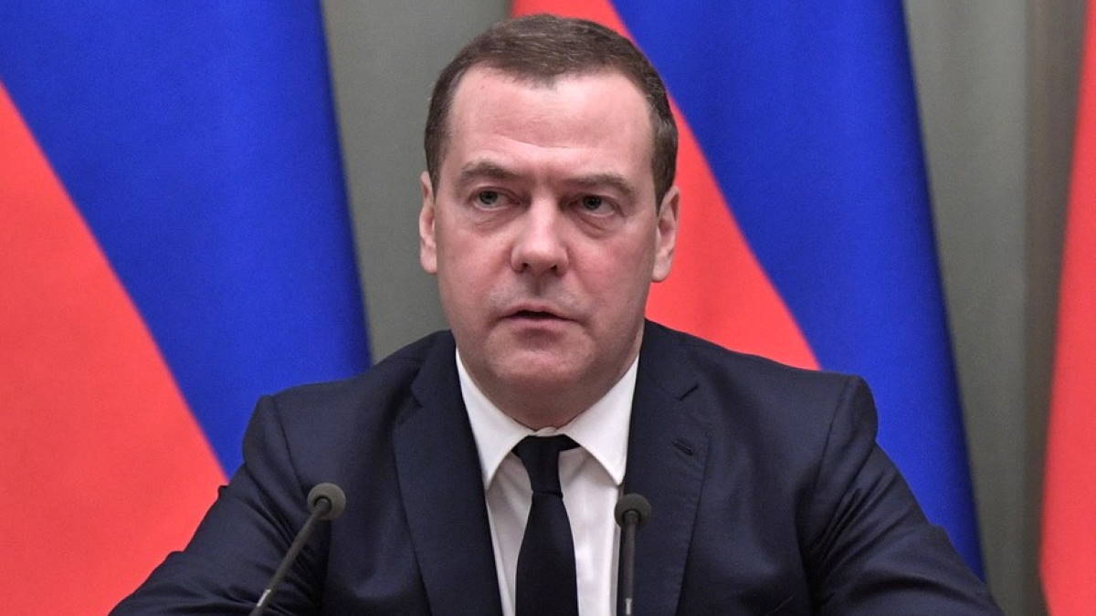 Медведев считает, что мир вплотную подошел к опасности третьей мировой войны