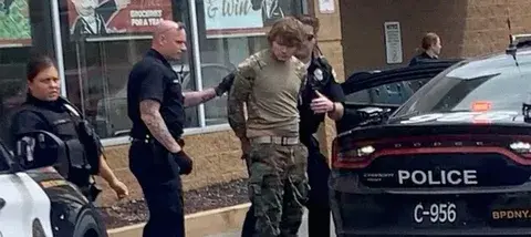 Полиция ищет мотив массовой стрельбы в районе Лос-Анджелеса: умерла 11-я жертва