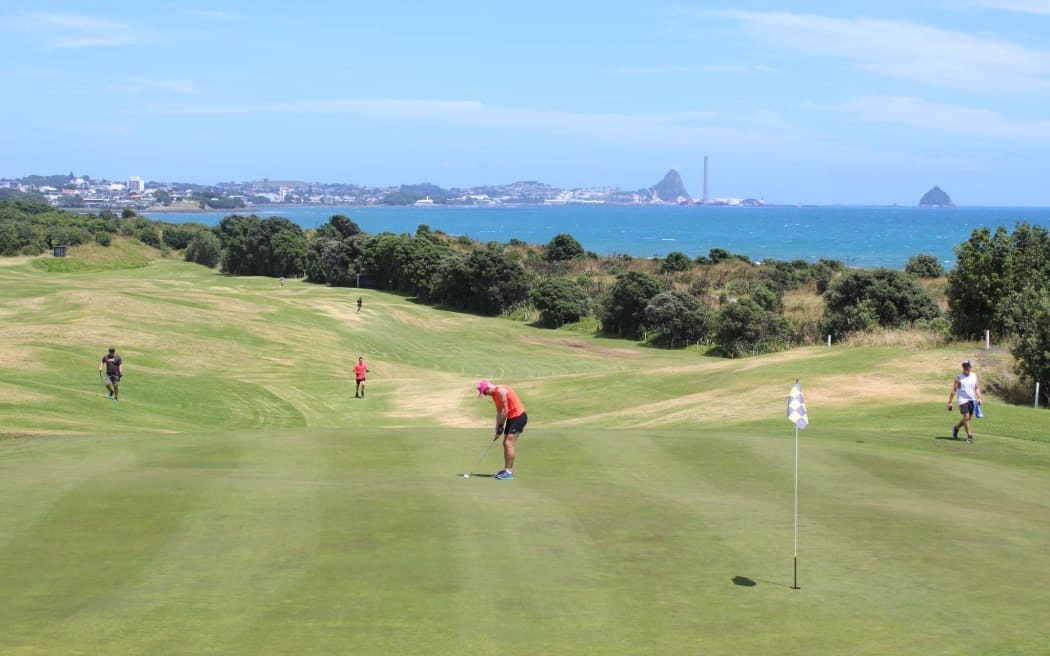 Игрок из Нью-Плимута установил неофициальный мировой рекорд по скоростному гольфу