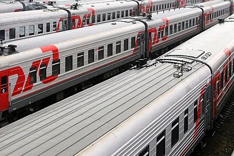 Пассажирам надземного железнодорожного транспорта официально разрешено пользоваться обеденными столами