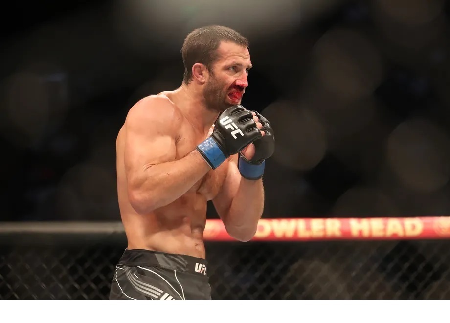 Бывший чемпион UFC Люк Рокхолд теперь свободный агент, планирует уйти в отставку и "завалить несколько человек
