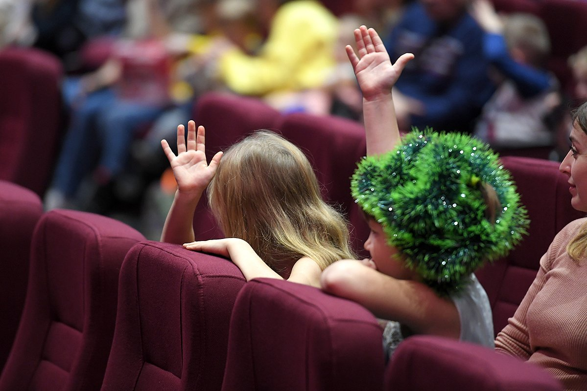 "Половина из них находится недалеко от своих районов". Впервые Россия измерила уровень благосостояния своих детей. Что эти результаты говорят о стране