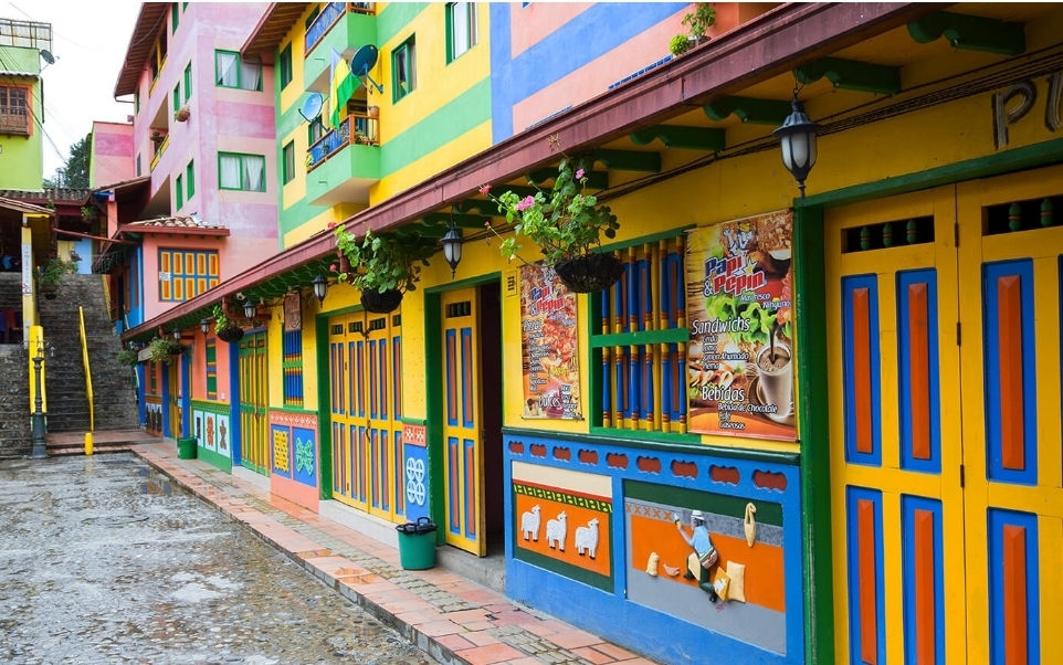 Пьедра-Дель-Пеньоль и его головокружительные масштабы