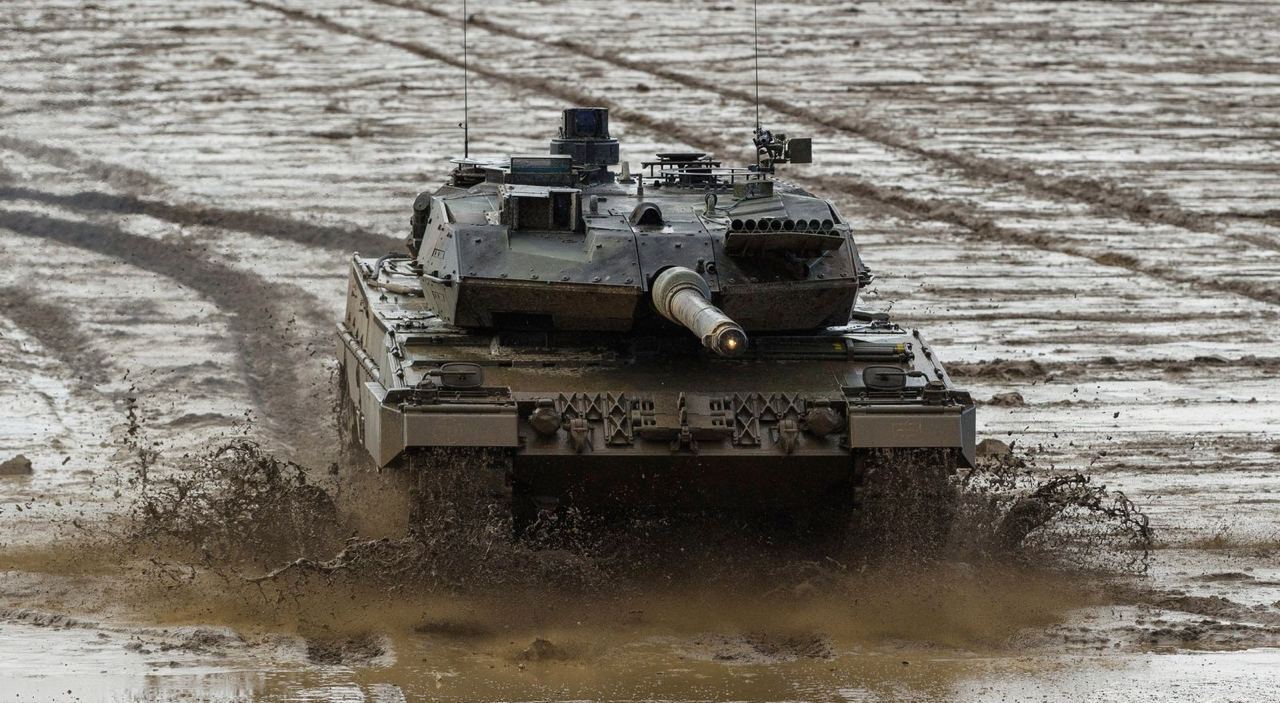 Германия приняла решение отправить Киеву танки Leopard 2A6 — об этом пишет издание Spiegel.