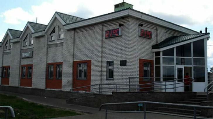 Короткие перроны заставляют пассажиров бежать через вагоны, чтобы выйти на своей станции