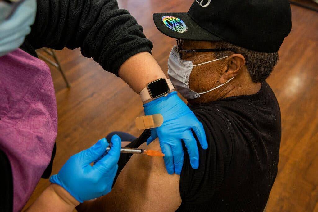 FDA намечает план ежегодных бустеров Covid