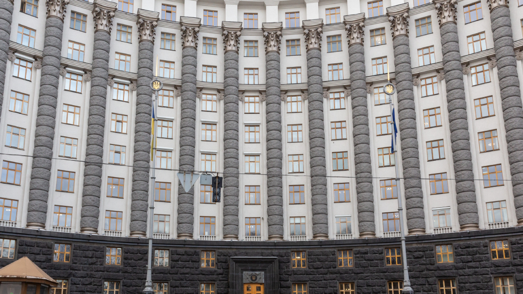 Кабмин Украины уволил четырех заместителей министров и пять глав регионов
