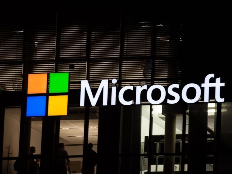 Microsoft инвестирует миллиарды в OpenAI, производящего ChatGPT