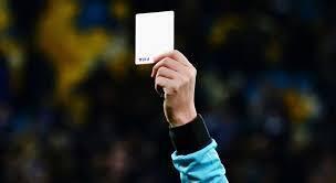 Впервые в истории футбола была показана белая карточка! 😱
