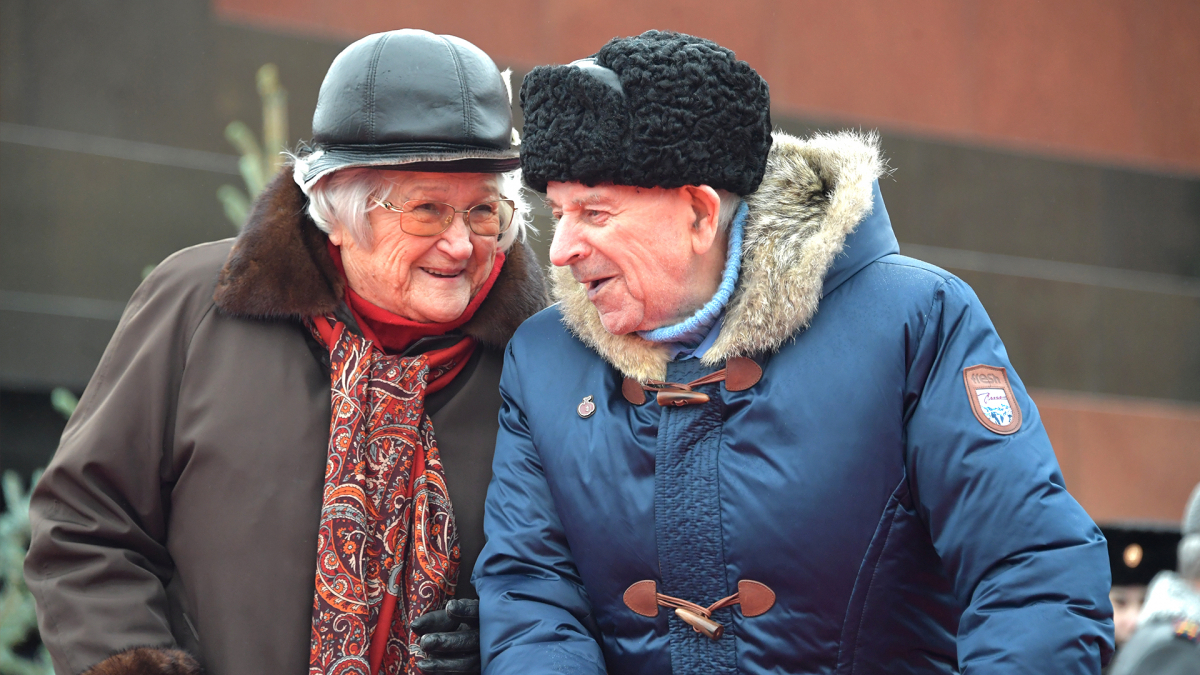 Российские пенсионеры получили. Пенсионеры в России. Русские пенсионеры. Довольные пенсионеры. Пенсионеры фото.