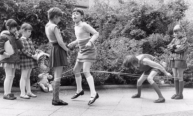 Как же выглядело детство в СССР без телефона и интернета? О таком детстве можно только мечтать или это был полный отстой? Какое детство лучше?