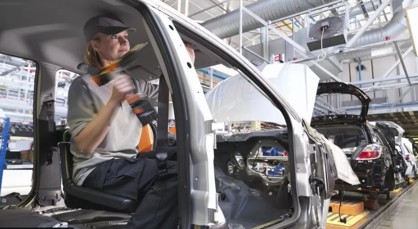 Производство автомобилей в Великобритании упало до минимума за 66 лет