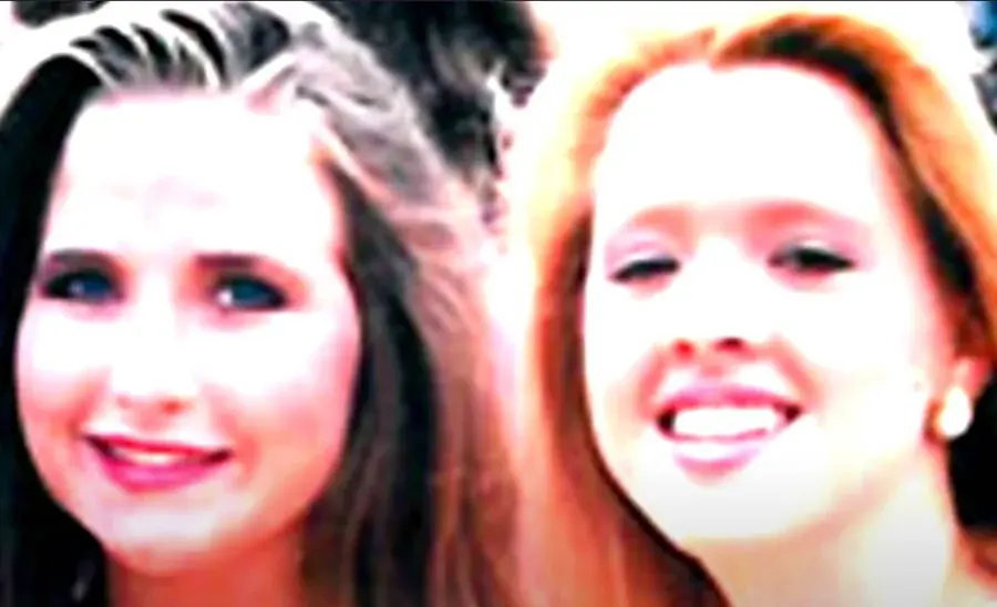 Исчезновение двух учениц.