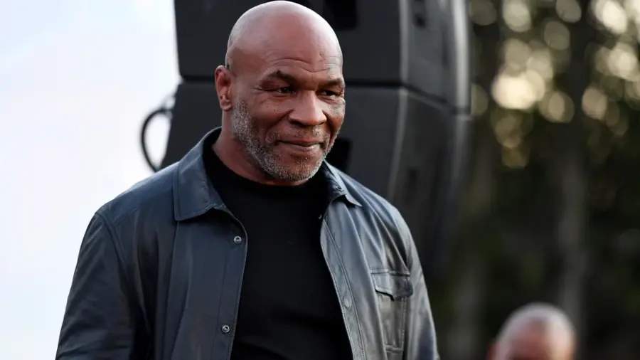 Тайсон в опале,сел в тюрьму за износилование.