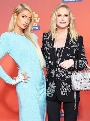 Кэти Хилтон прервала молчание по поводу рождения первого ребенка с помощью суррогатной матери Пэрис