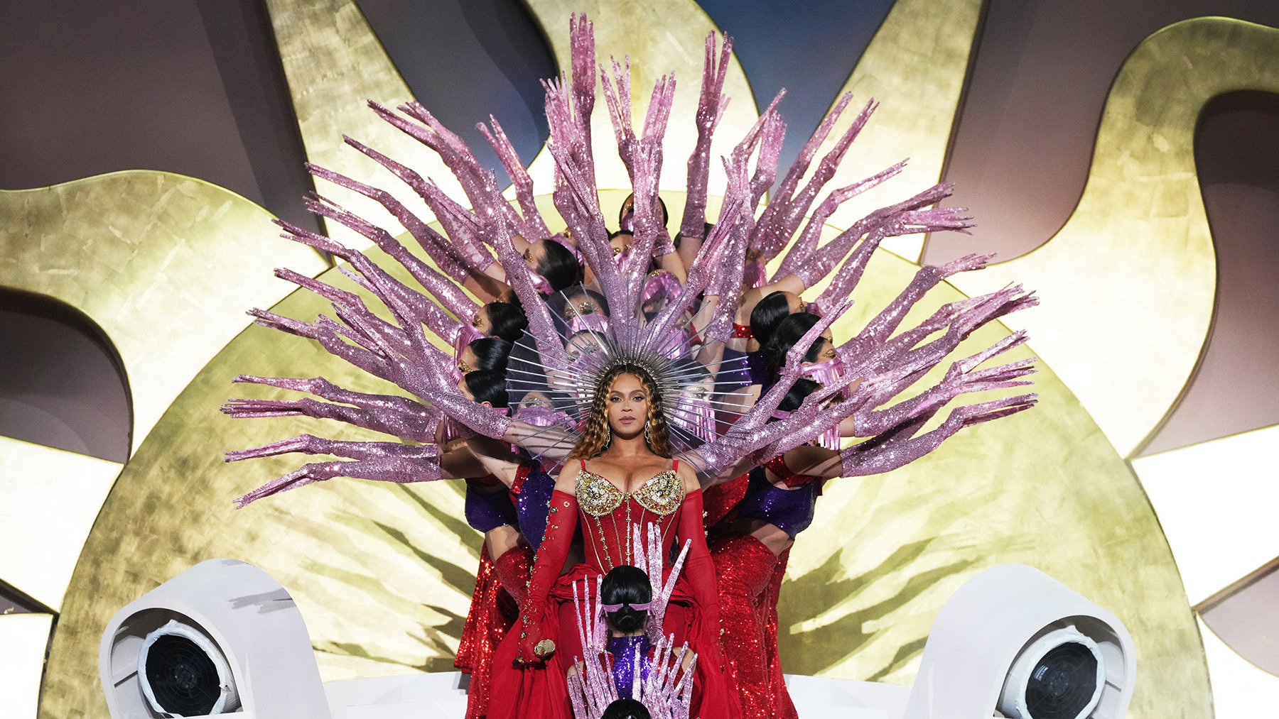 Бейонсе, апартаменты за 100 000 долларов в день и красная дорожка для влиятельных людей: Дубай утопает в бурно развивающейся экономике.