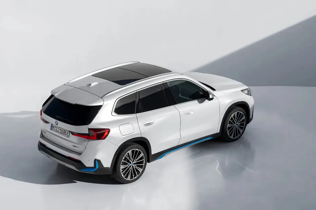 17 лучших электромобилей в 2023 году